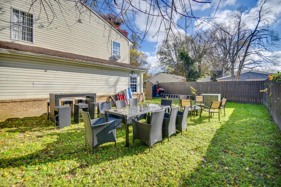 Explore & Relax! Norfolk Duplex < 1 Mi to Beach Apartment in Norfolk