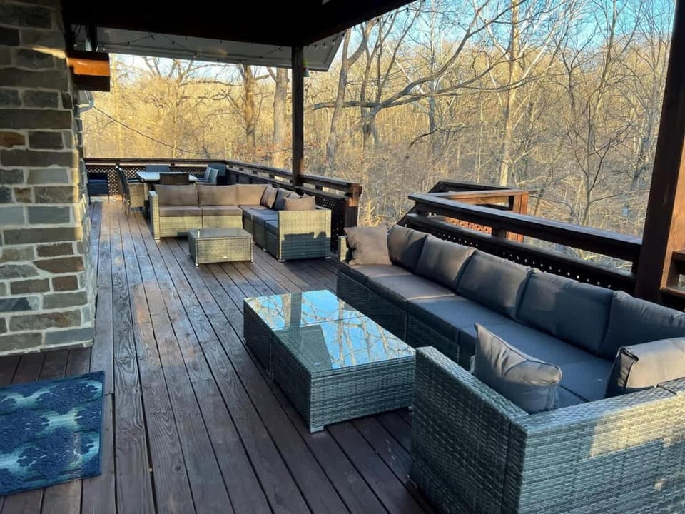 Tristan Trail House-ON MTB Trail-Hot Tub-Gameroom House in Rogers