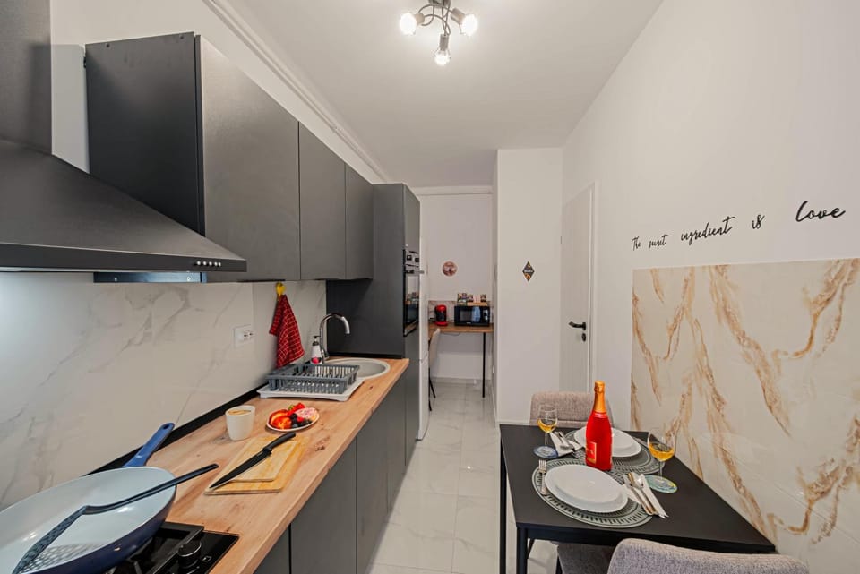 Kitchen or kitchenette, kitchen, kitchen