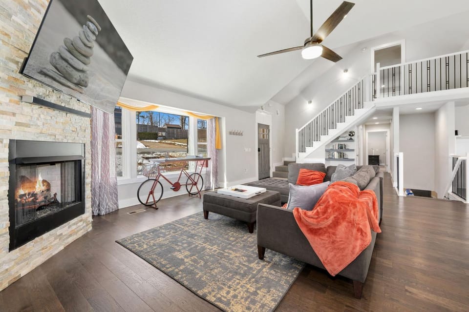 Almand House-ON MTB Trail-Hot Tub-Epic Gameroom House in Rogers
