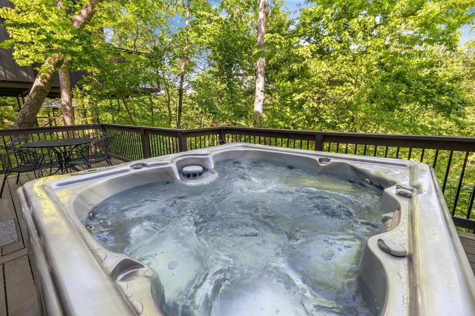 Almand House-ON MTB Trail-Hot Tub-Epic Gameroom House in Rogers