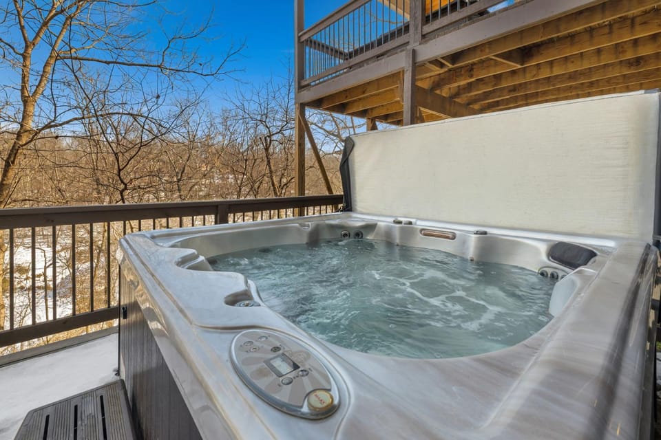 Almand House-ON MTB Trail-Hot Tub-Epic Gameroom House in Rogers