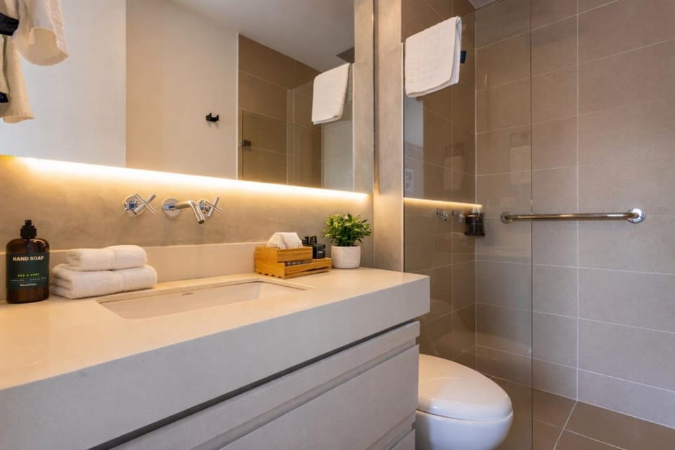 Toilet, Bathroom, towels