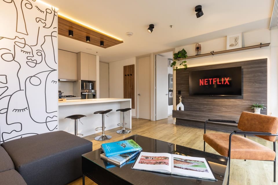 TV and multimedia, Living room, Seating area, Dining area