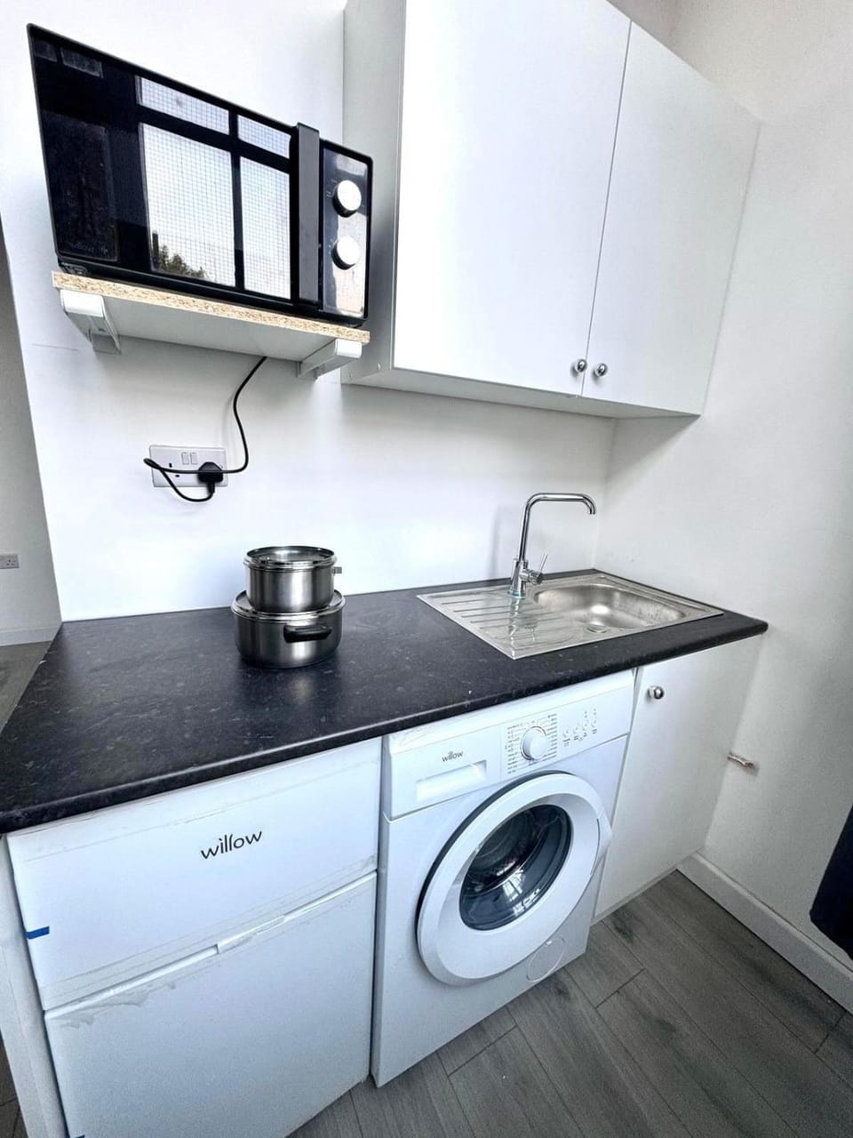 Cosy studio flat in Edgware HA8 Apartment in Edgware