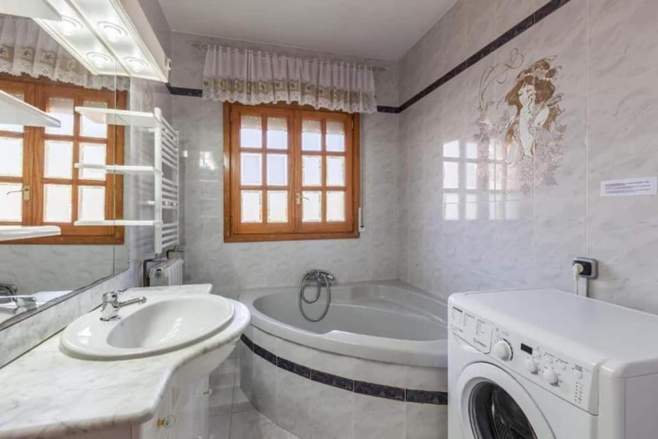 Bathroom, Bath, washing machine