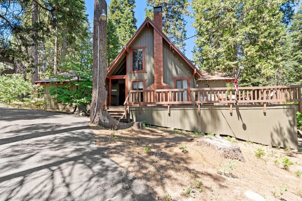 Wyldwood-Family Friendly-LOFT & BAR House in Shaver Lake