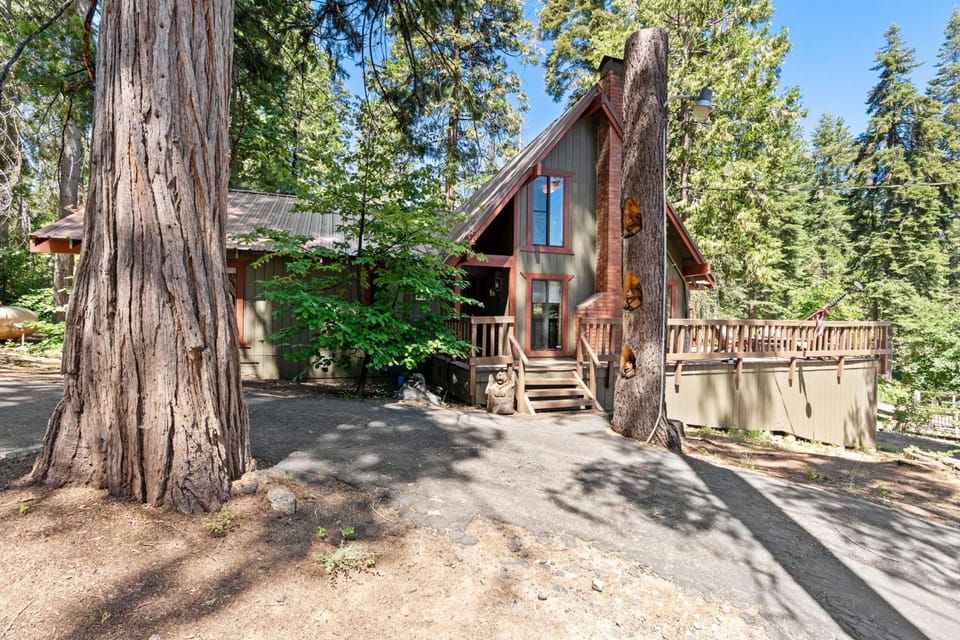 Wyldwood-Family Friendly-LOFT & BAR House in Shaver Lake