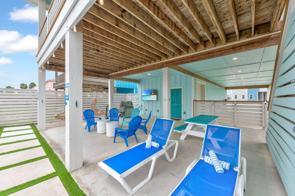 The Back Yard Heated Pool Hot Tub Views House in Port Aransas