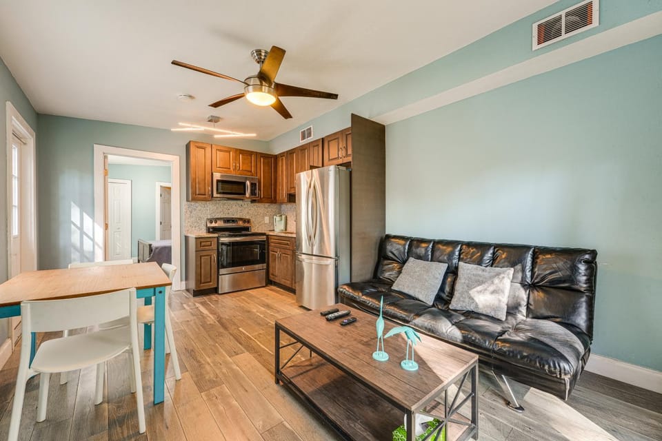 Couple's Retreat 5 Mi to Tampa Riverwalk! House in Tampa
