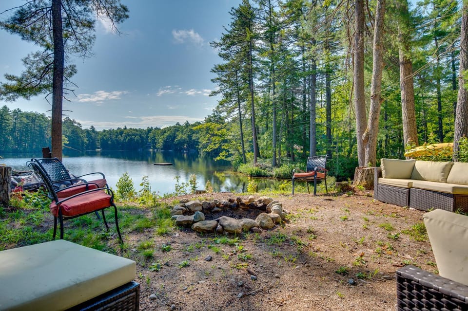 Waterfront Wakefield Retreat w/ Floating Dock House in Wakefield