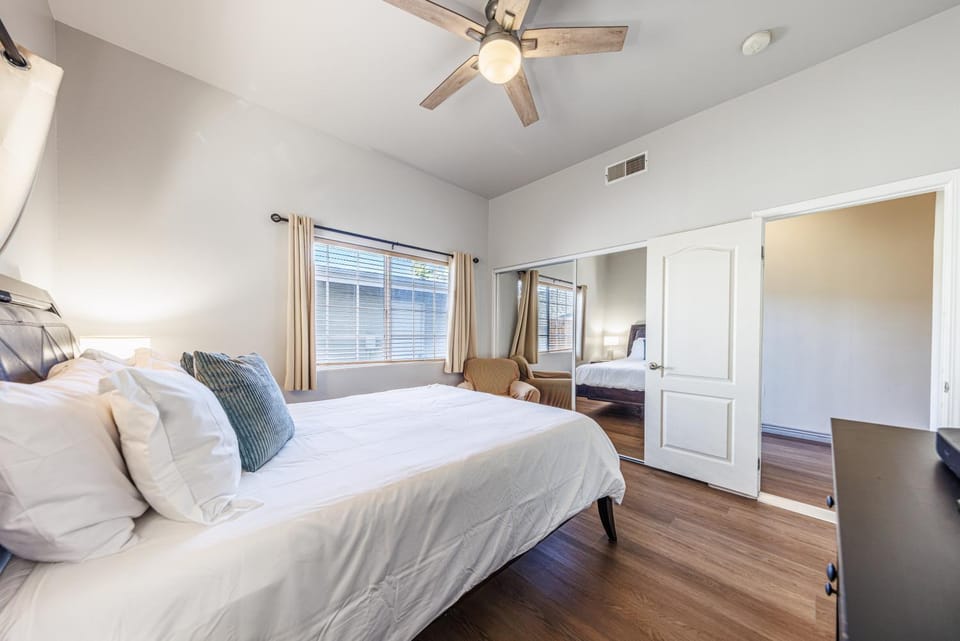 Welcoming & Spacious 2-Bedroom Guest Suite in Torrance 20 Minutes from LAX Apartment in Torrance