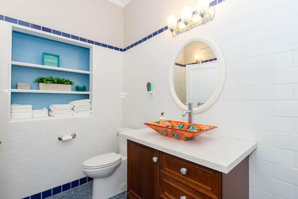 Toilet, Bathroom, towels
