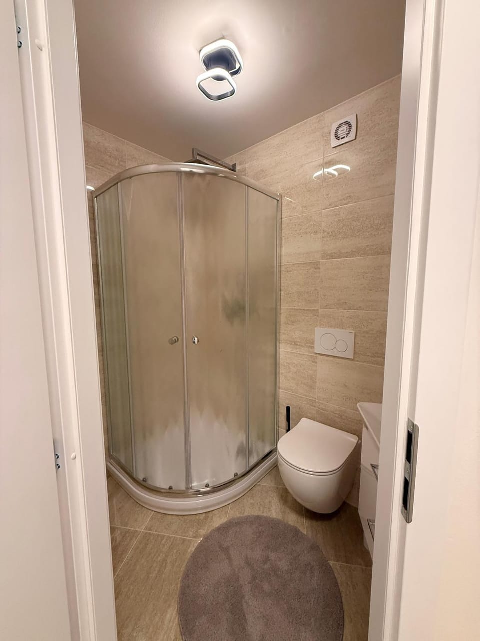 Shower, Toilet