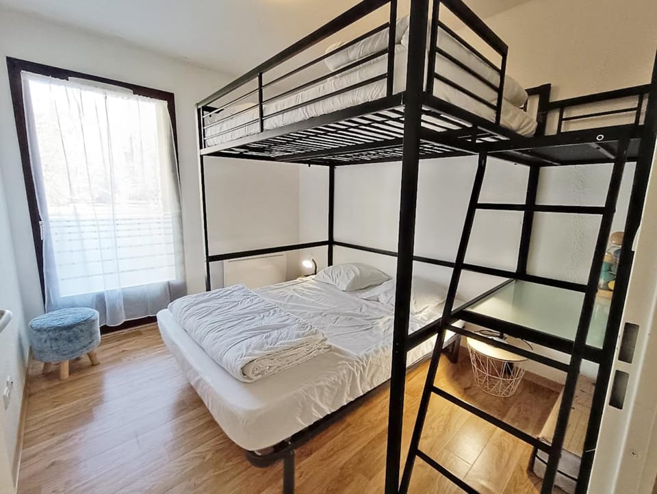 Bed, Photo of the whole room, Bedroom, bunk bed