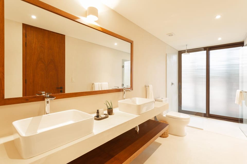 Bathroom, towels