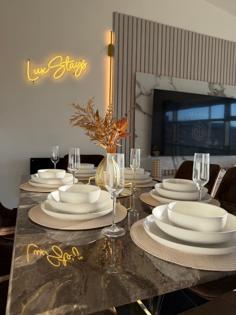 Lux 2-Bed City Centre Apartment Sleeps 6 Free Parking Balcony Near Leeds Station & Millennium Square view Apartment in Leeds