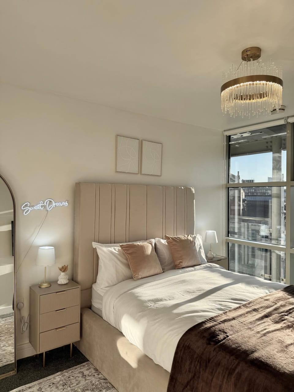 Lux 2-Bed City Centre Apartment Sleeps 6 Free Parking Balcony Near Leeds Station & Millennium Square view Apartment in Leeds