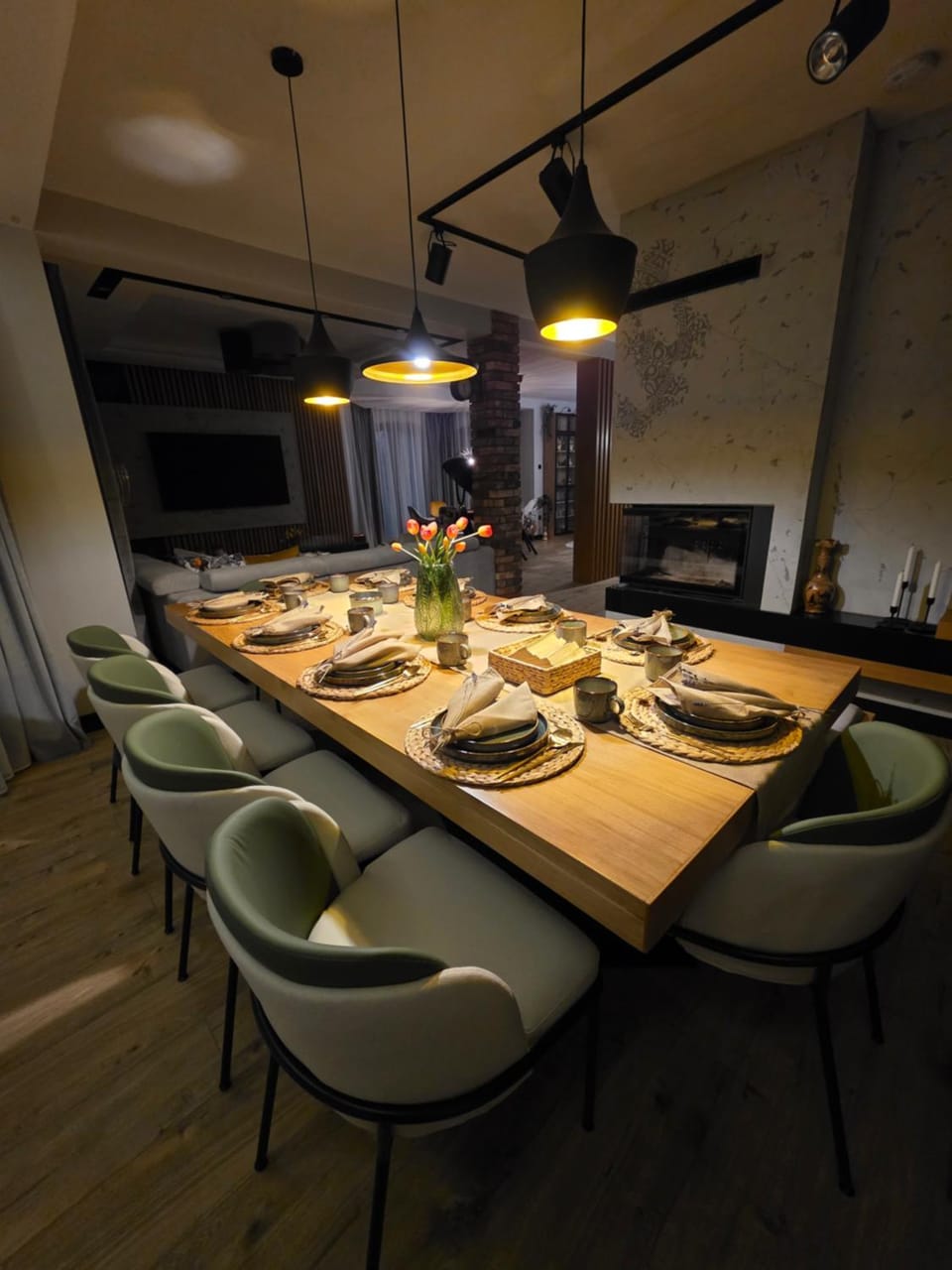 Dining area, Food