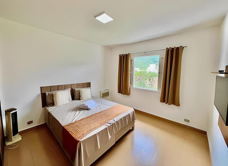Bed, Bedroom, air conditioner