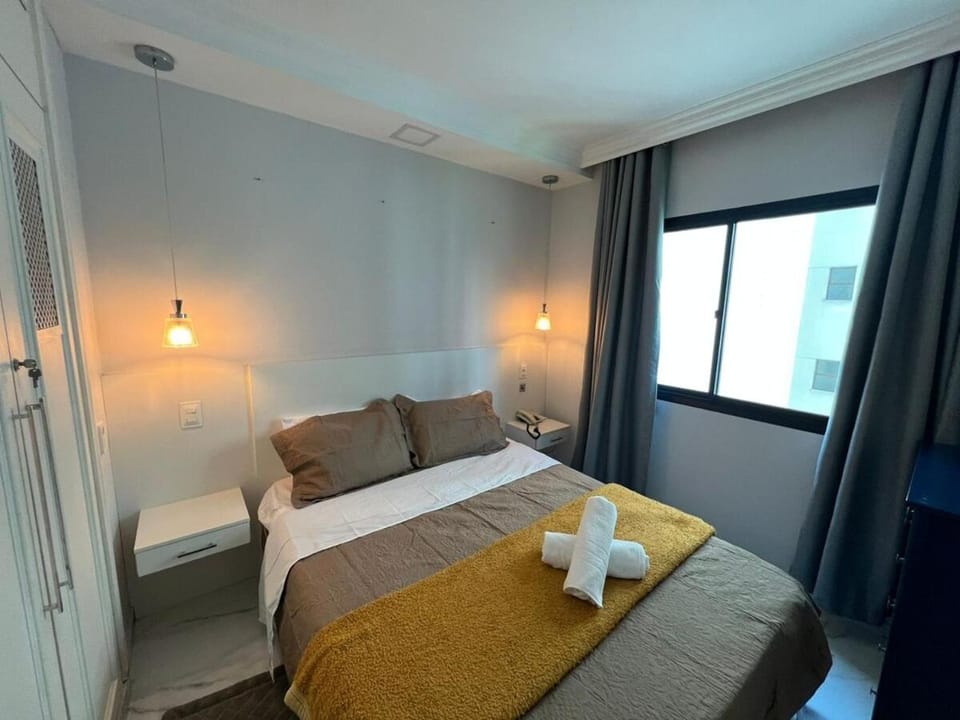Bed, towels