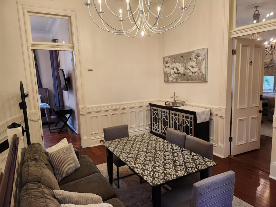 Walker Mansion on St Charles Ave - Unit 4 Apartment in Garden District