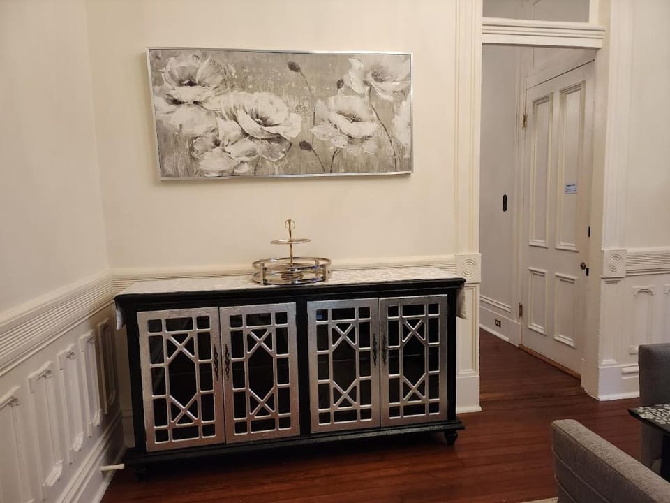 Walker Mansion on St Charles Ave - Unit 4 Apartment in Garden District