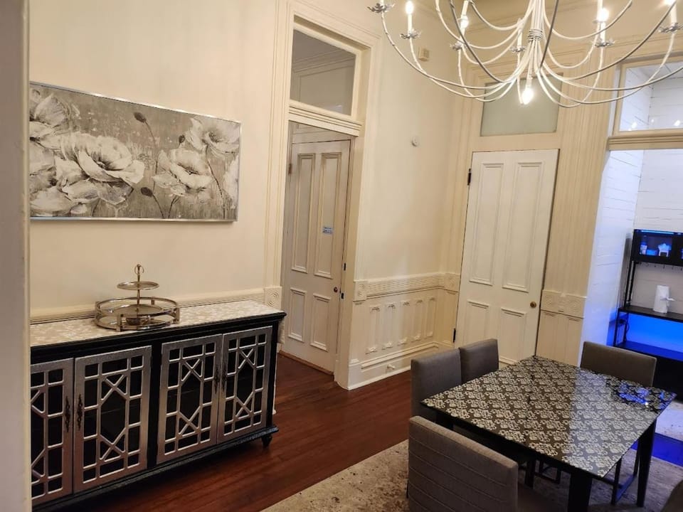 Walker Mansion on St Charles Ave - Unit 4 Apartment in Garden District