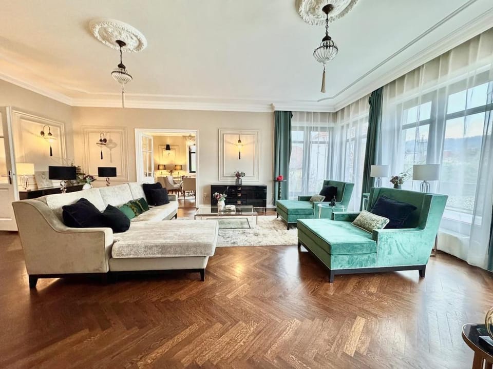 Luxury Villa - Solymar Residence Villa in Budapest