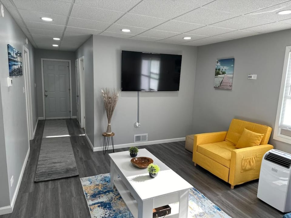 Home away from home in the burbs Apartment in East Hazel Crest