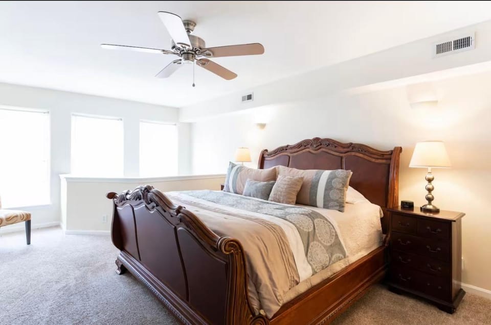 Sleeps 6-2 Kingbeds- Nightlife-Highlands-Bardstown House in Louisville