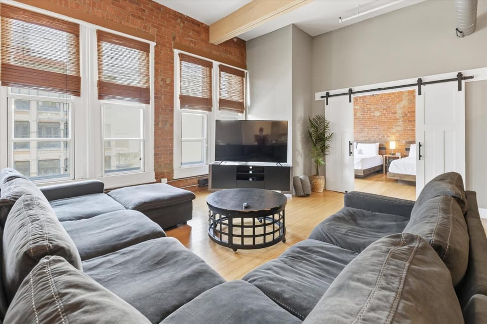 Top Floor Loft 4 Bedrooms and 2 000 sq ft House in Indianapolis