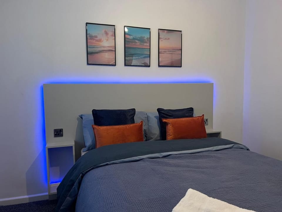 Modern 2-Bed House, Enfield- Parking, Quiet Area House in Enfield