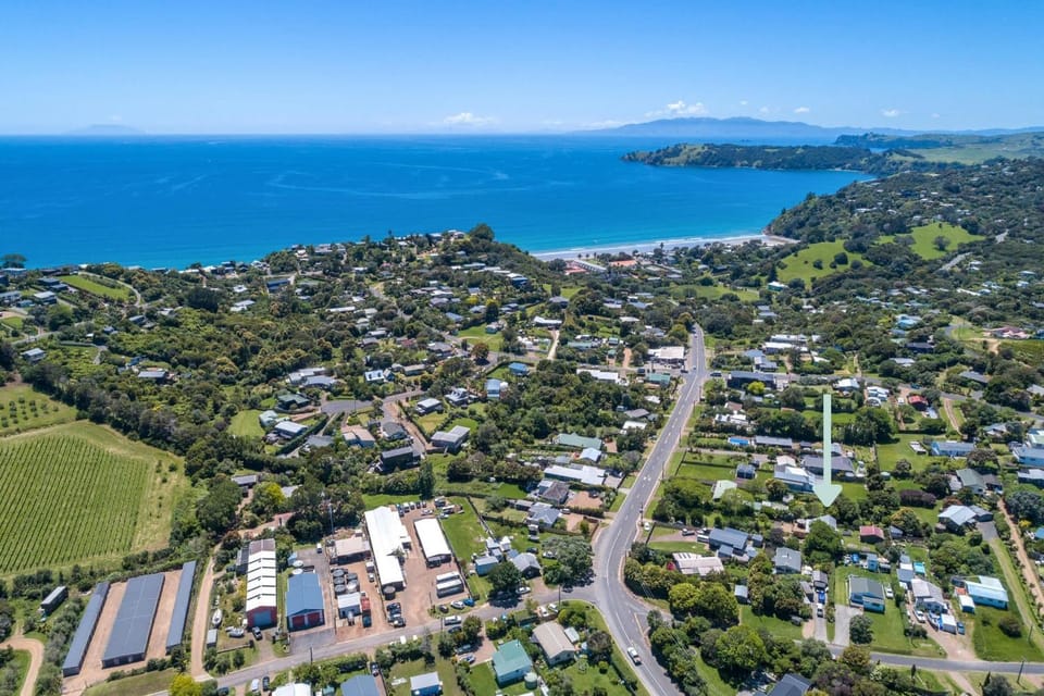 Olive Lane - Family Friendly Bach House in Auckland Region
