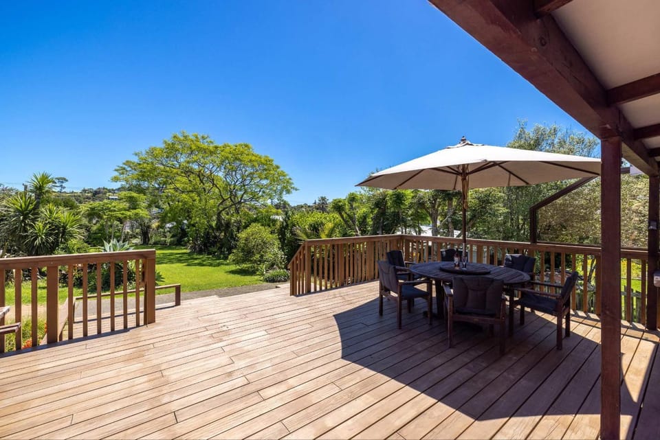 Olive Lane - Family Friendly Bach House in Auckland Region