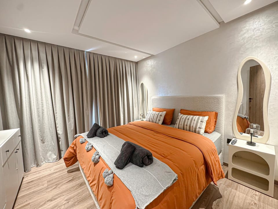Photo of the whole room, Bedroom