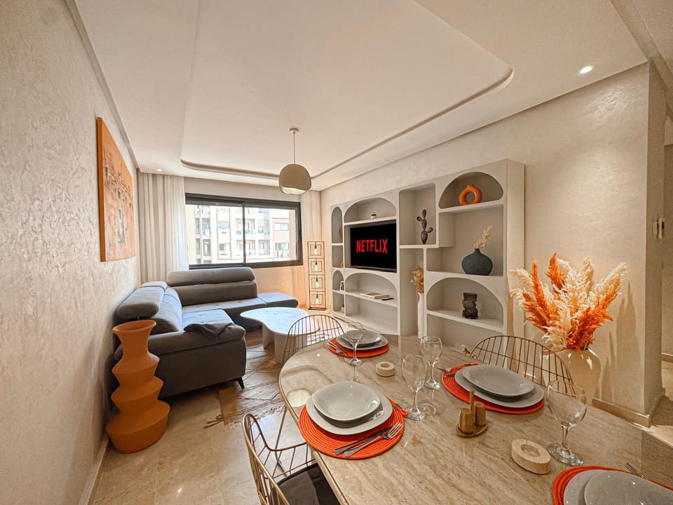 Living room, Seating area, Meals