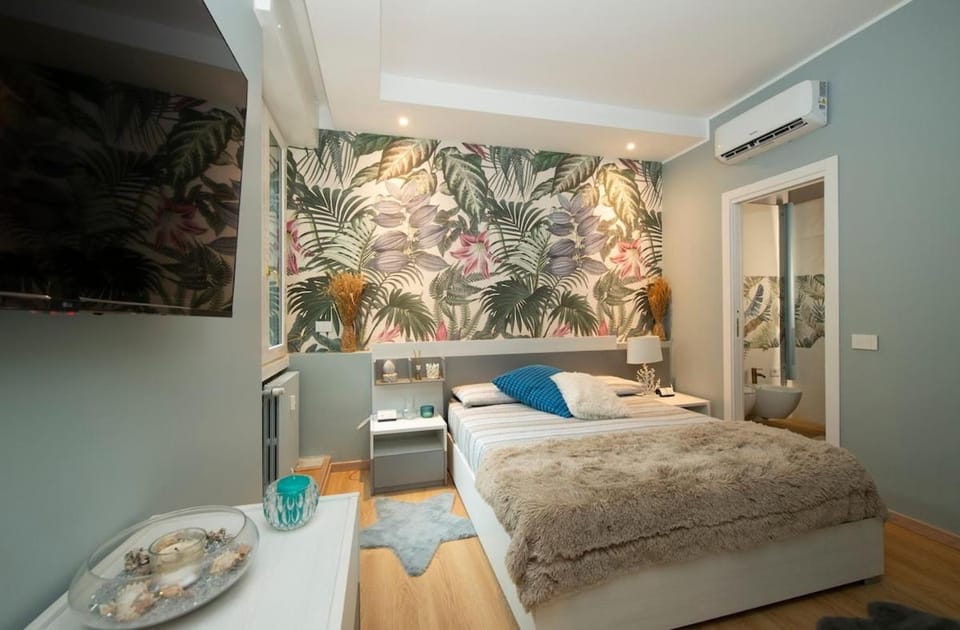 Stylish Apartment with Private Terrace & 2 Baths Apartment in Milan