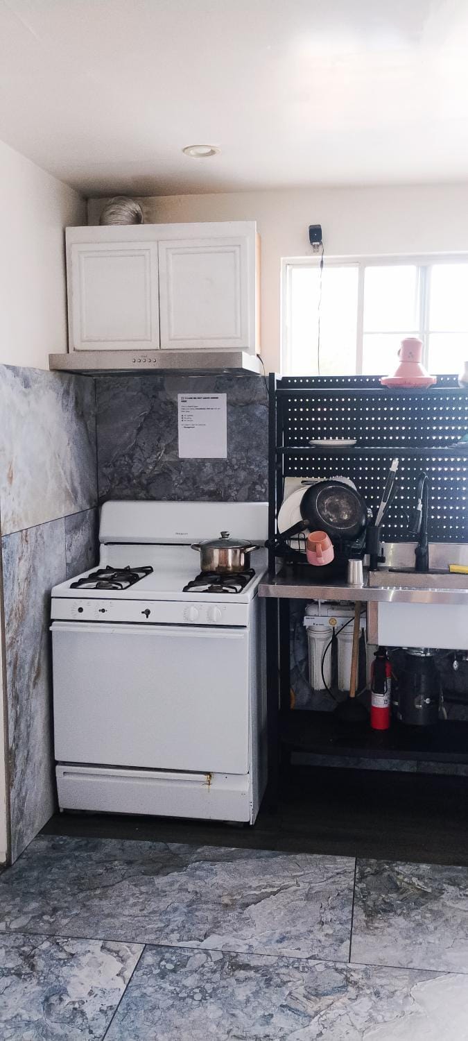 Kitchen or kitchenette, stove