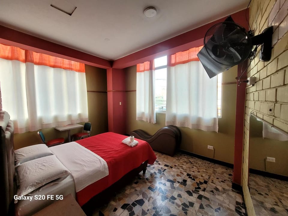 Las Estrellas Hostal Hotel in Lima