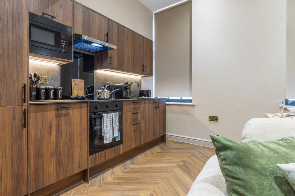 Leeds City Luxe Apartment with Parking, 8 mins to station! Apartment in Leeds