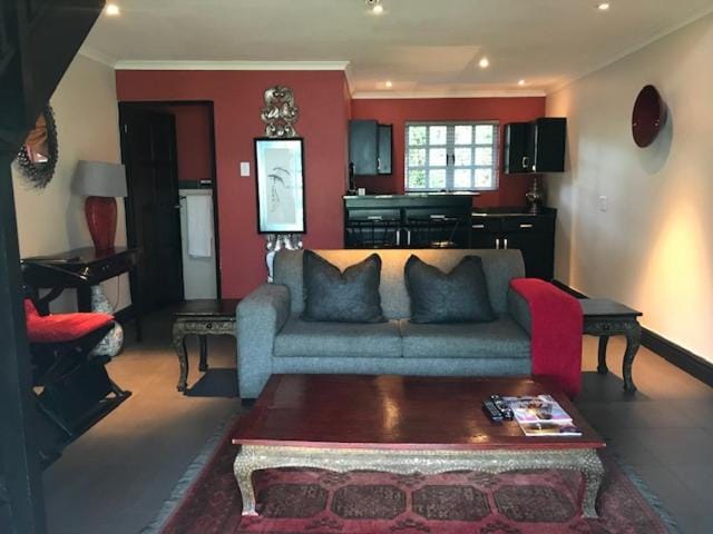 Kitchen or kitchenette, Living room, Seating area, minibar