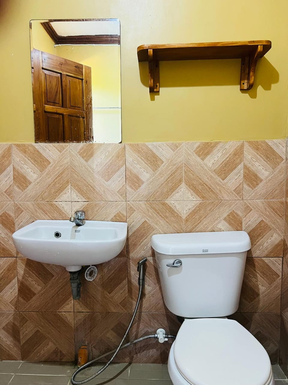Toilet, bidet