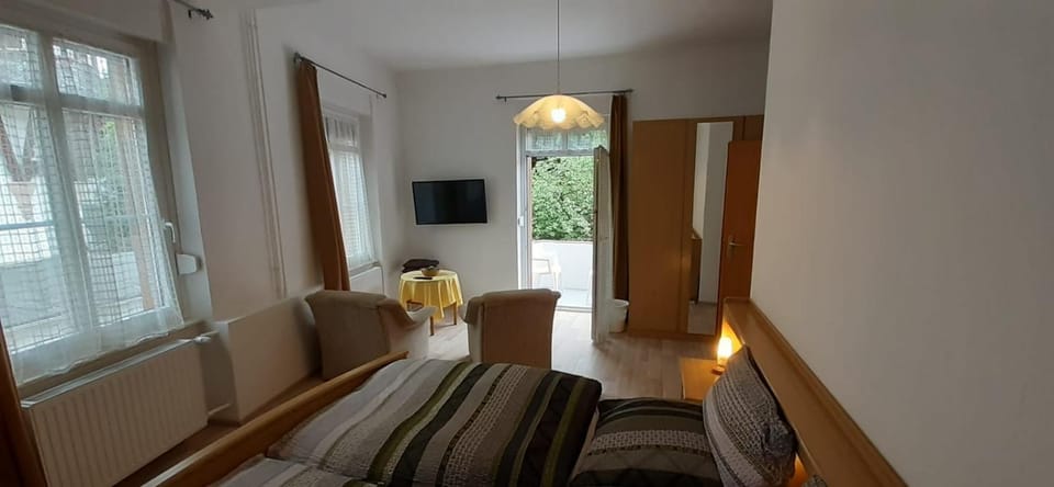 Photo of the whole room, Seating area