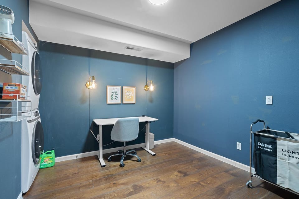 Designer Daylight Basement Near Edmonds Downtown House in Lynnwood