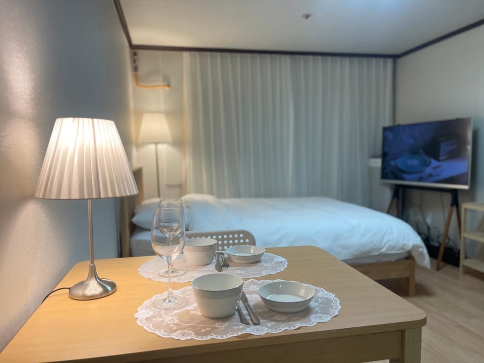 Modern Cozy Near Sindang Apartment in Seoul