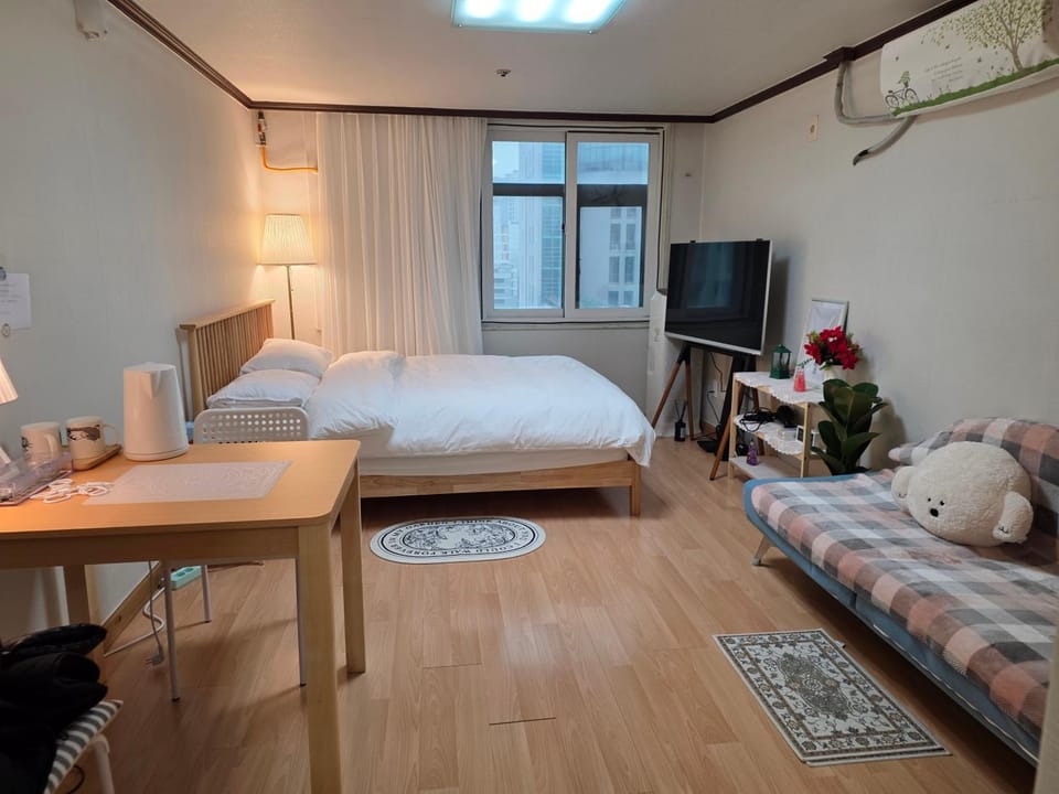 Modern Cozy Near Sindang Apartment in Seoul