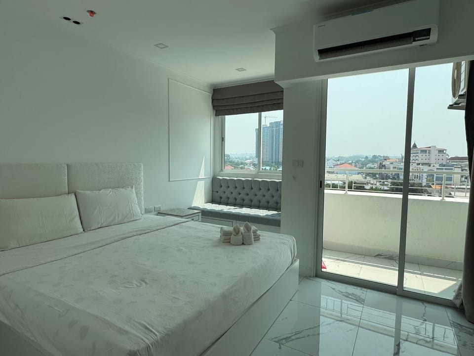 Sky Pool Apartment Hotel Near the Beach Apartment in Pattaya City