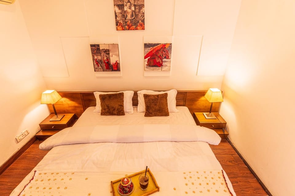 Cocktail room Apartment hotel in Haryana