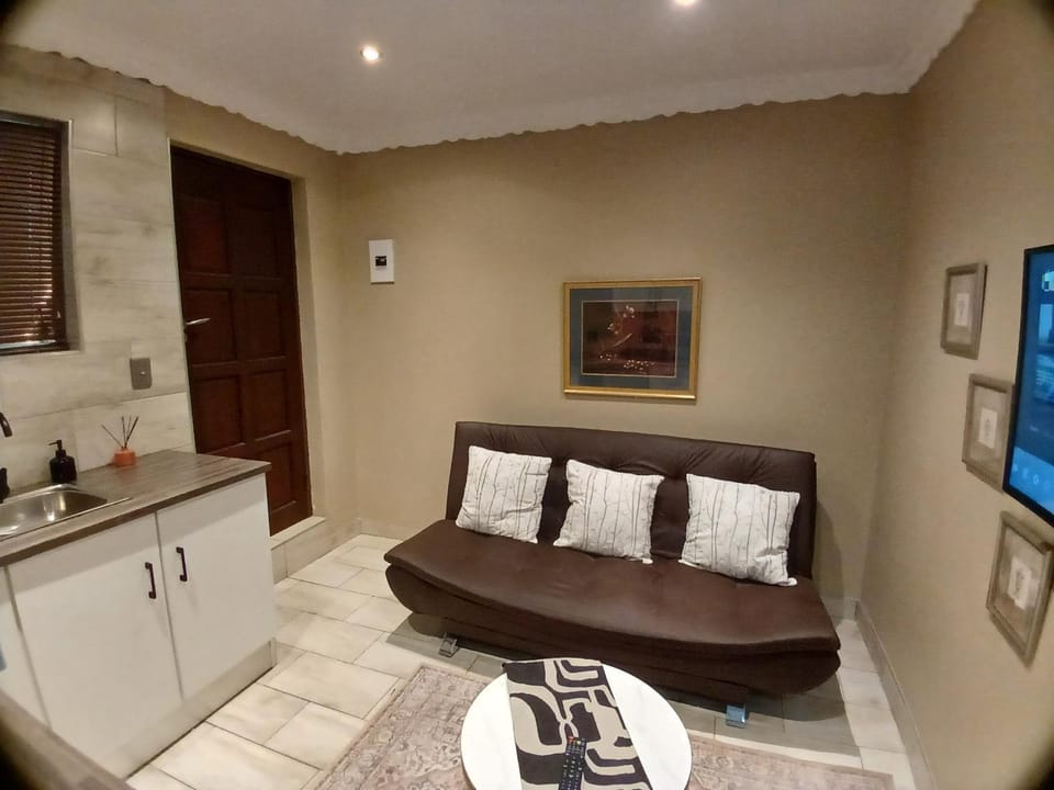Kitchen or kitchenette, Living room, Seating area